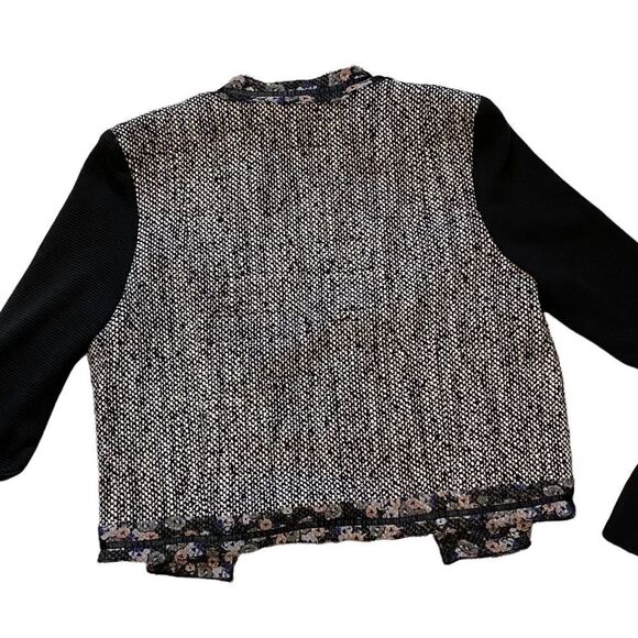 BCBG - GENERATION - EYE CATCHING WOMEN’S BLACK, WHITE & FLORAL TWEED JACKET- B16 - Picture 5 of 12